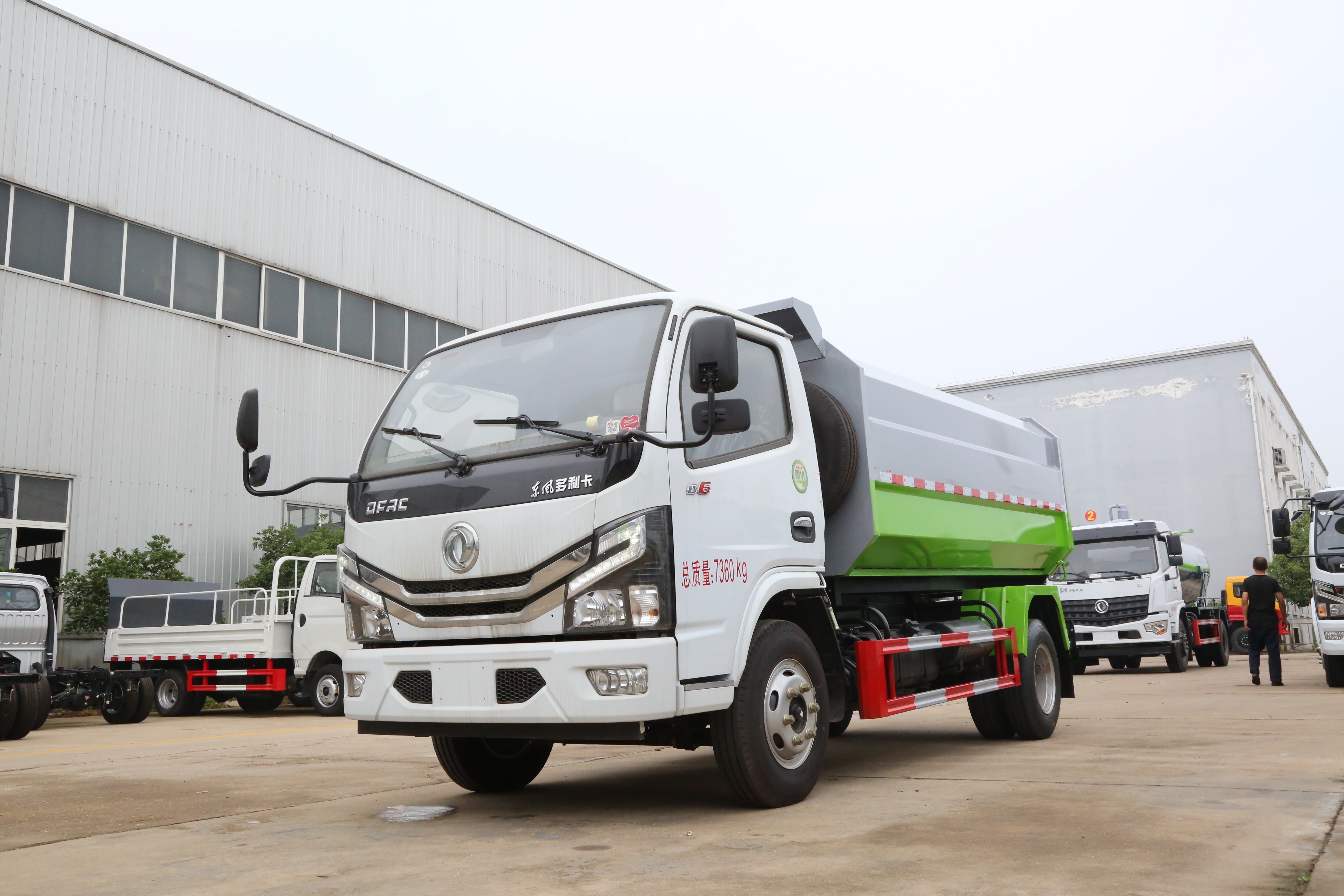 東風掛桶垃圾車 東風掛桶垃圾車